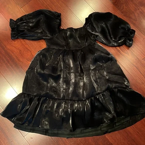 In loom fluffy dress black shiny silk with puff sleeves - Picture 2 of 4